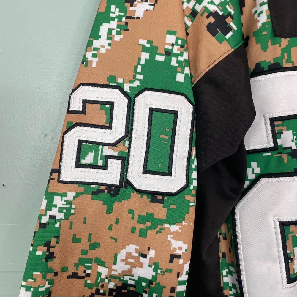 VTG CCM Reebok Chicago Blackhawks Brandon Saad Jersey Camo Veterans Sz 48 NHL - Picture 13 of 14